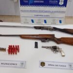 Secuestraron varias armas y arrestaron a una mujer​