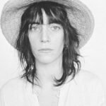 Patti Smith, sobre Tom Verlaine: “Su guitarra sonaba como mil pájaros azules gritando”; ahora venden sus 4.000 discos