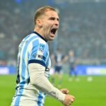 Racing le ganó a Gimnasia 2-1 con Miljevic como figura, pero el árbitro Ramírez omitió un penal de Sosa