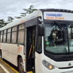 Desde hoy entró en vigencia el nuevo servicio de transporte que une Tornquist con Bahía Blanca.​